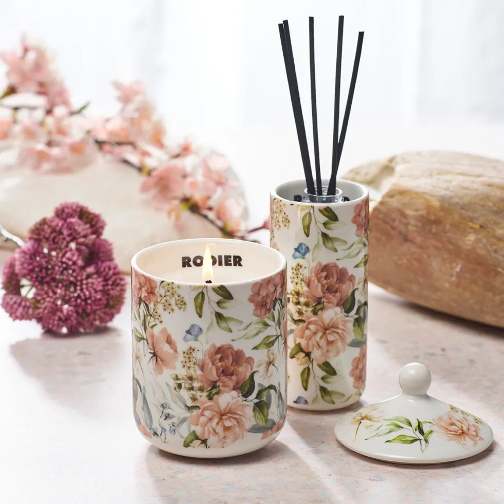 bougie_parfume_en_pot_de__2-3.webp Bougie parfumée en pot de porcelaine Dutch flowers Blanc - Jasmin u0026 Ylang - 315 g*Rodier Clearance