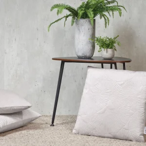 Coussin fleur embossé - Taupe*Cacharel Clearance