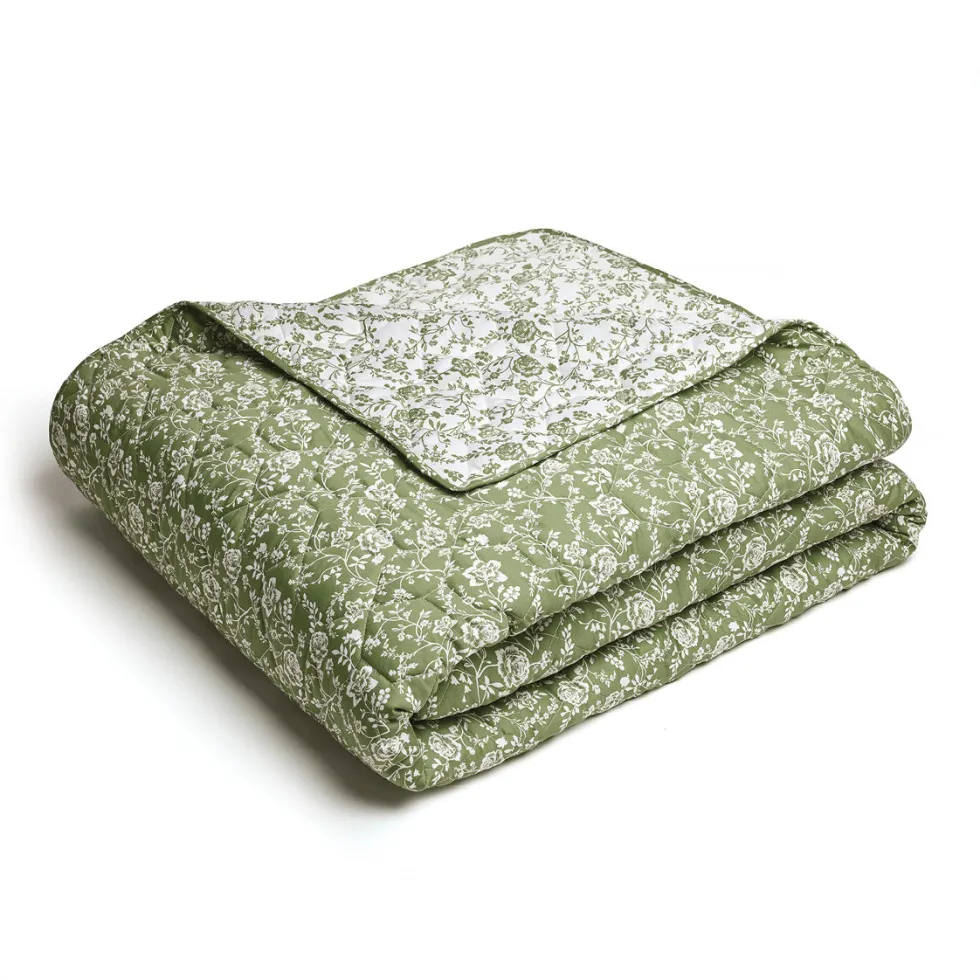 couvrelit_matelass_en__sa_0-5.webp Couvre-lit matelassé en 100% satin de coton - dessin Floraison de Roses Blanc/vert*Cacharel New