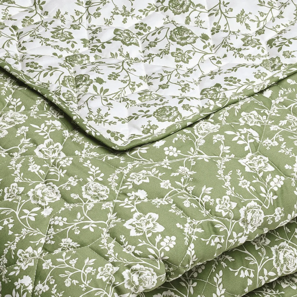 couvrelit_matelass_en__sa_1-5.webp Couvre-lit matelassé en 100% satin de coton - dessin Floraison de Roses Blanc/vert*Cacharel New