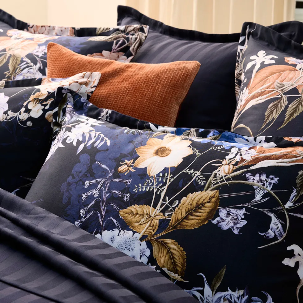 drap_plat_satin_de_coton__1-14.webp Drap plat satin de coton - Floraison d'hortensias Bleu*Rodier Sale