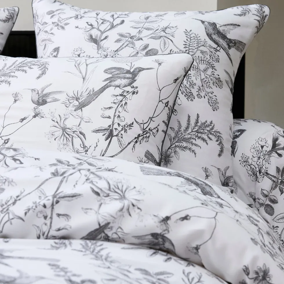 drap_plat_satin_de_coton__1-16.webp Drap plat satin de coton - Colibri botanique Noir gris*Rodier New