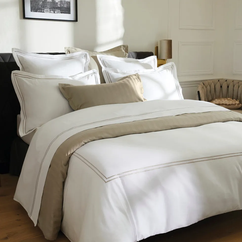 drap_plat_satin_de_coton__1-40.webp Drap plat satin de coton - Nice Taupe / Blanc*Rodier Best