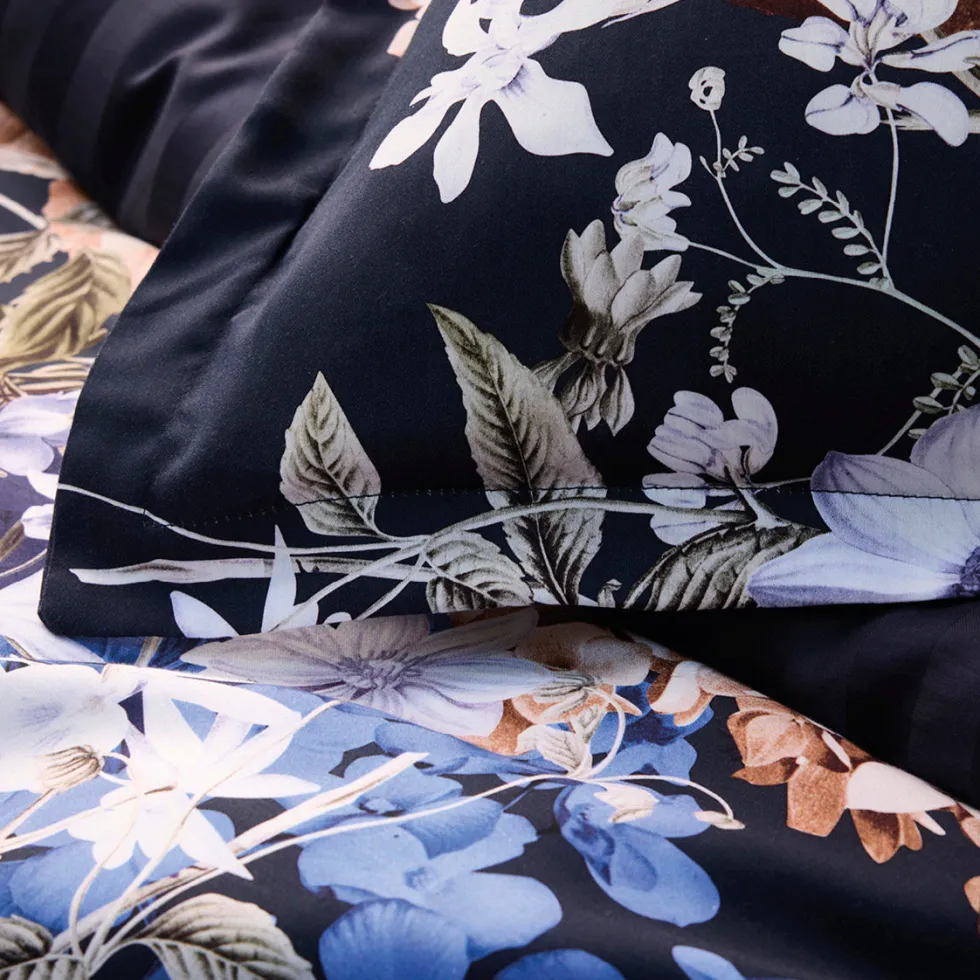 drap_plat_satin_de_coton__2-13.webp Drap plat satin de coton - Floraison d'hortensias Bleu*Rodier Sale