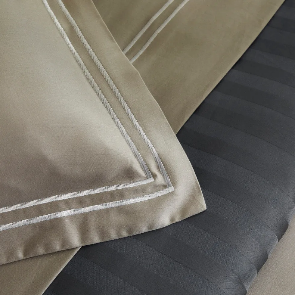 drap_plat_satin_de_coton__2-4.webp Drap plat satin de coton - Nice Blanc / Taupe*Rodier Sale
