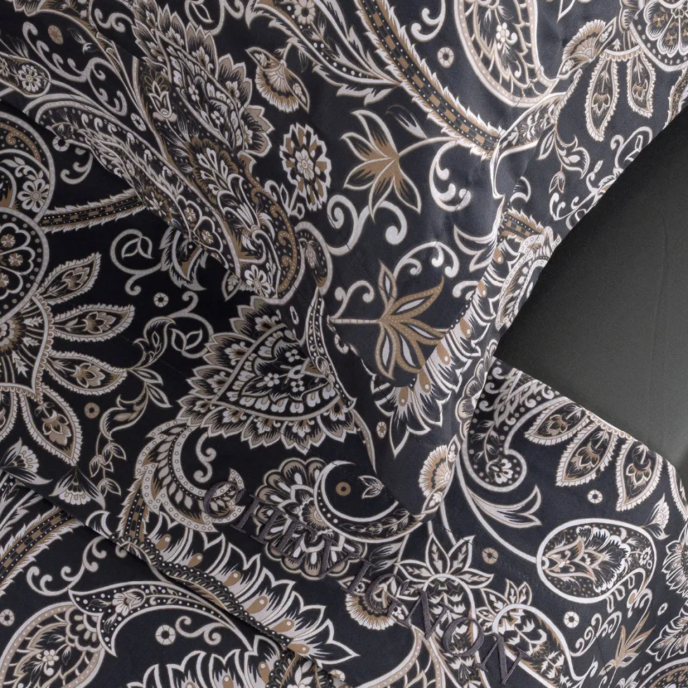ensemble_de_draps_satin_d_2-8.webp Ensemble de draps satin de coton - Paisley Gris / Taupe*Chevignon Clearance