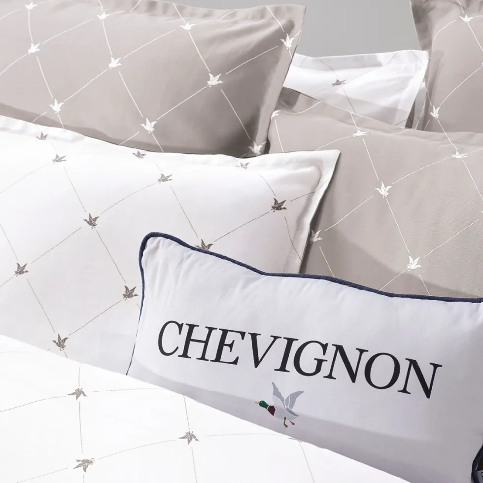 housse_de_couette__taies__3-9.webp Housse de couette + taie(s) d'oreiller satin de coton - Canards Taupe*Chevignon New