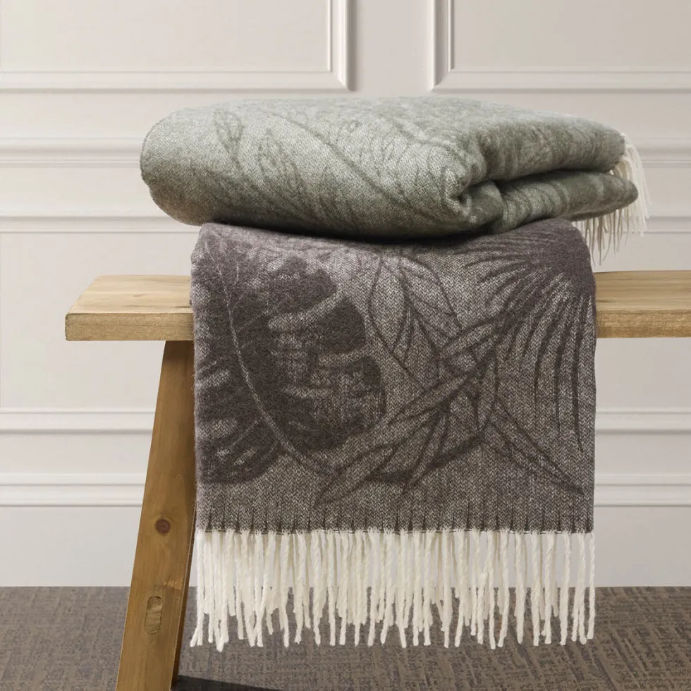 plaid_tiss_en_cachemire_t_1-3.webp Plaid tissé en cachemire Toucania Marron - 130 x 180 cm*Cacharel Outlet