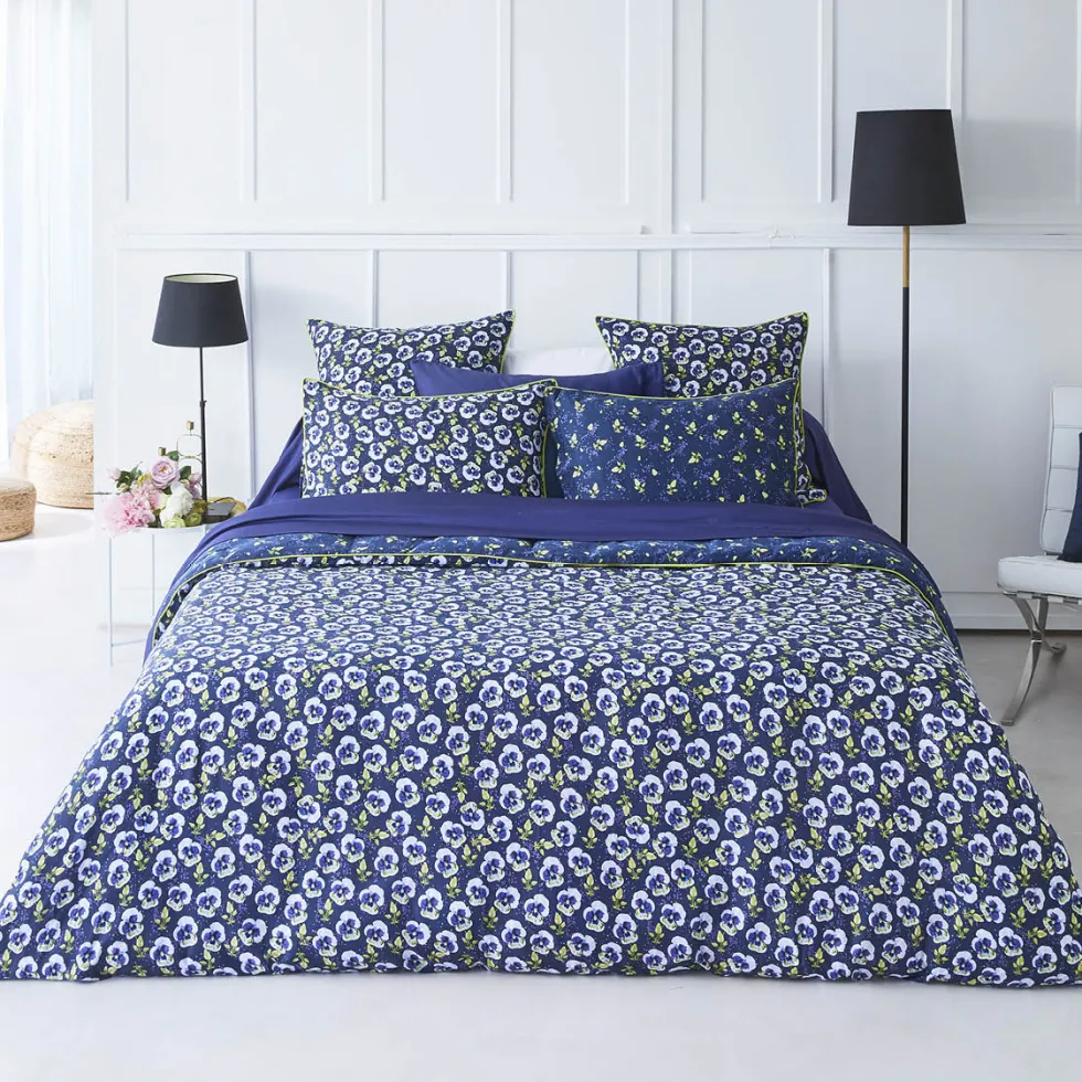 taie_de_traversin__pansy__1.webp Taie de traversin - Pansy small Blue foncé*Cacharel Outlet