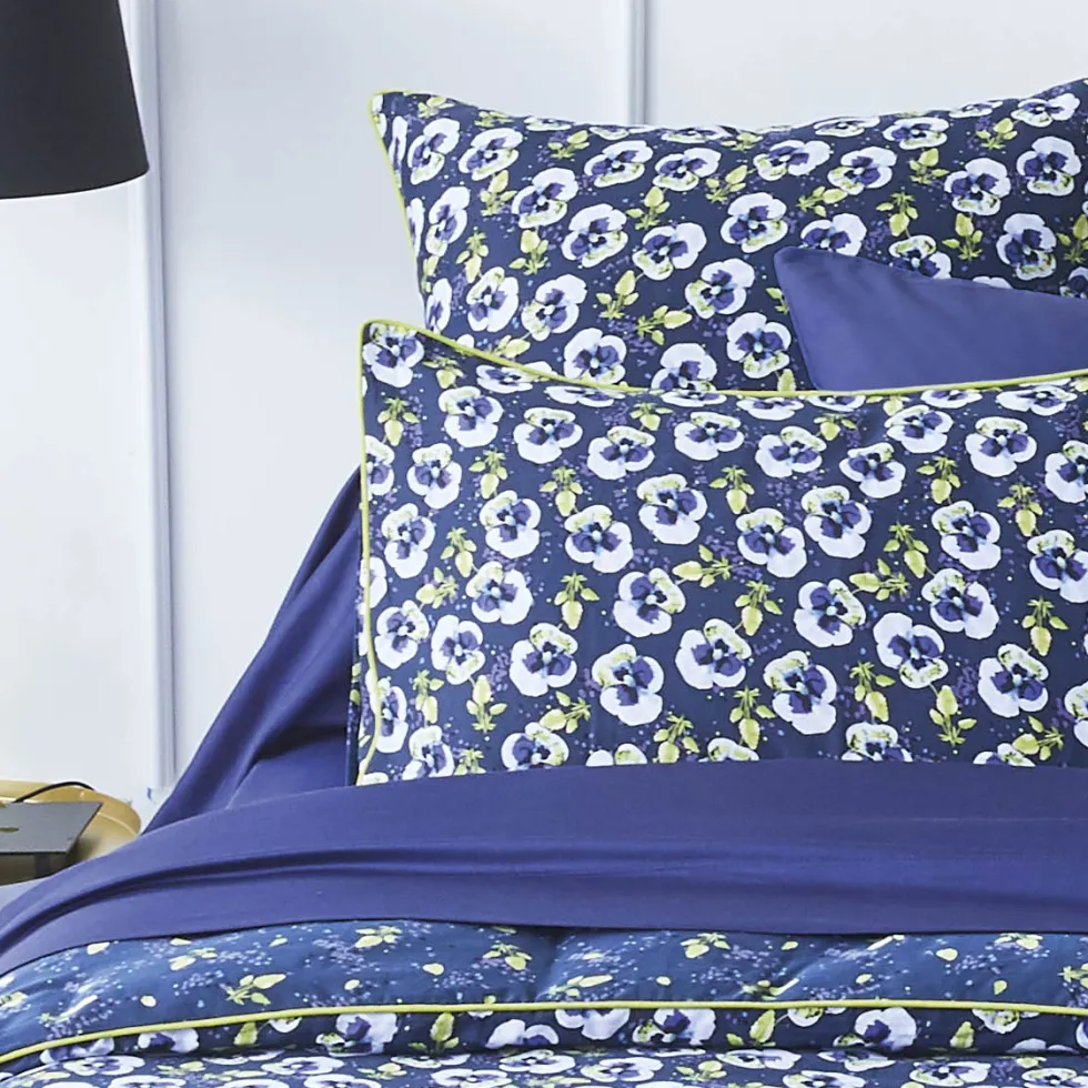 taie_de_traversin__pansy__2.webp Taie de traversin - Pansy small Blue foncé*Cacharel Outlet