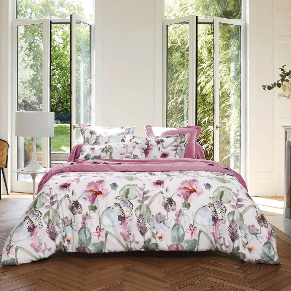 taie_de_traversin_satin_d_1-3.webp Taie de traversin satin de coton - Garden Micro Framboise*CXLbyChristianLacroix Outlet