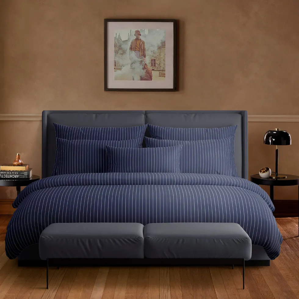 taies_cotton_satin__rayur_1.webp Taie(s) cotton satin - Rayures classiques bleu foncé*Chevignon Clearance