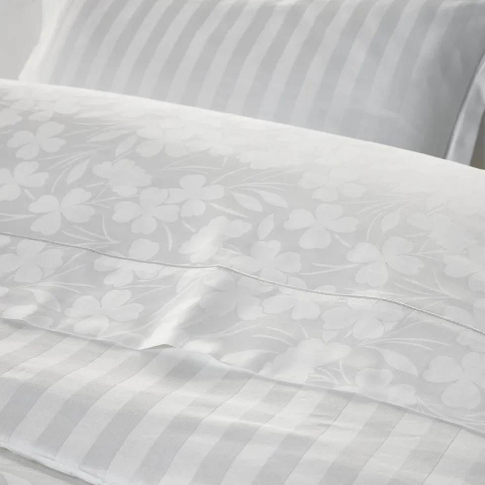 taies_doreiller_rectangul_4.webp Taie(s) d'oreiller rectangulaires - tissé Jacquard - Petites Fleurs blanc*Cacharel New