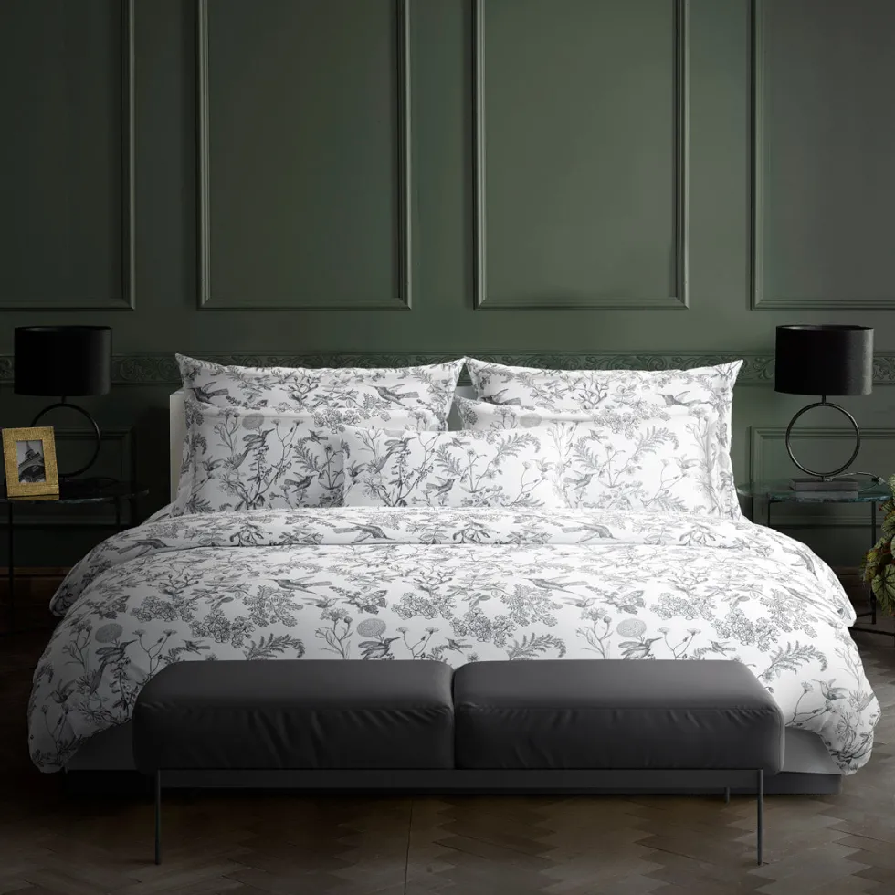 taies_doreiller_satin_de__1-116.webp Taie(s) d'oreiller satin de coton - Colibri Floral Noir gris*Maison Héritage Sale