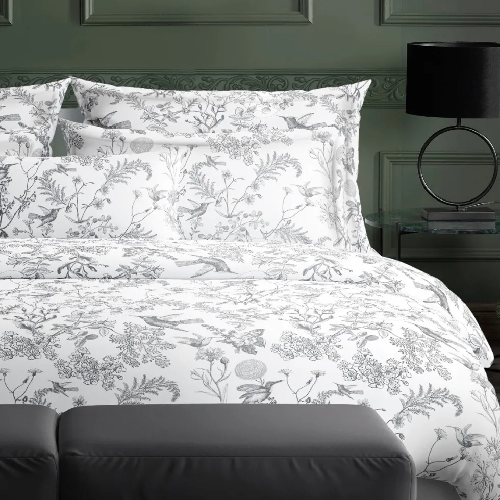 taies_doreiller_satin_de__2-115.webp Taie(s) d'oreiller satin de coton - Colibri Floral Noir gris*Maison Héritage Sale