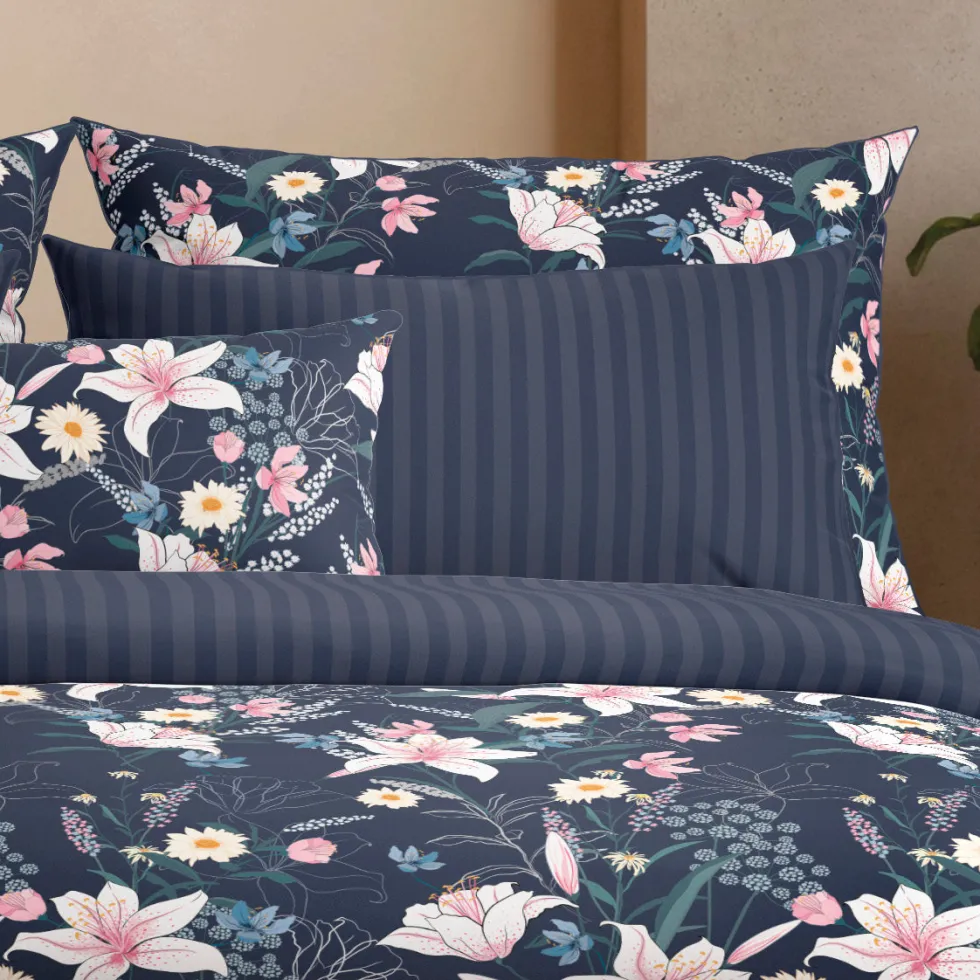 taies_doreiller_satin_de__3-37.webp Taie(s) d'oreiller satin de coton - Fleur de minuit Bleu foncé*Cacharel New