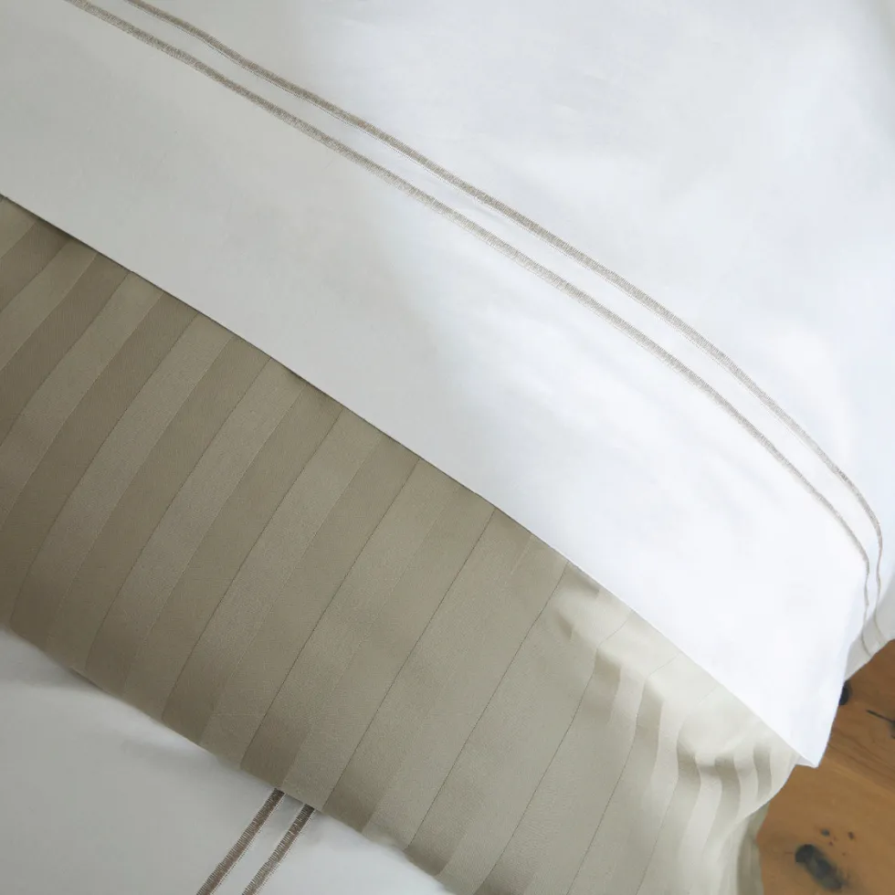 taies_doreiller_satin_de__3-93.webp Taie(s) d'oreiller satin de coton - Nice Taupe / Blanc*Rodier Fashion